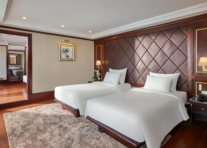 Luxury Cruise  Ha Long